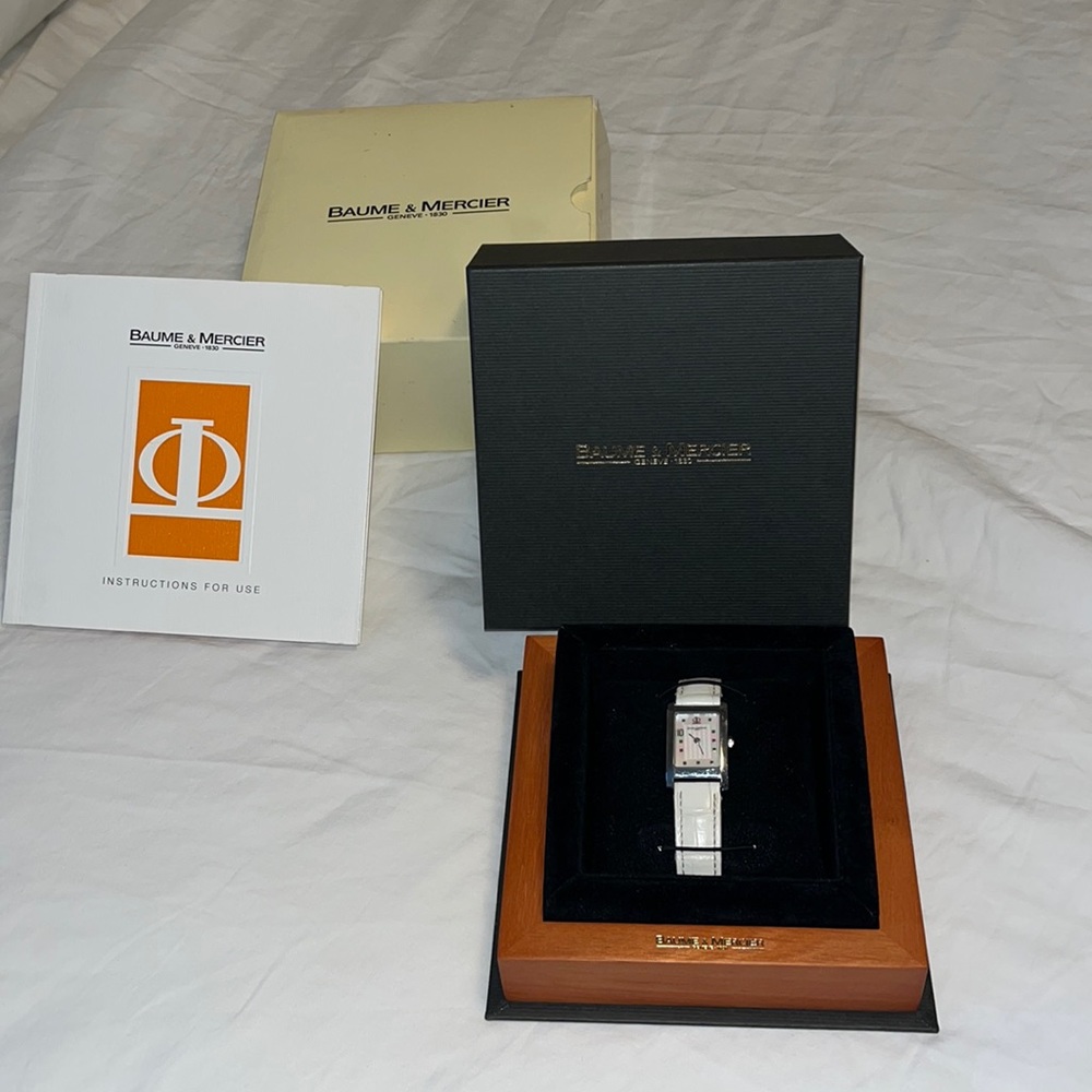 Baumé & Mercier Hampton 10 with mother of pearl face ladies watch.